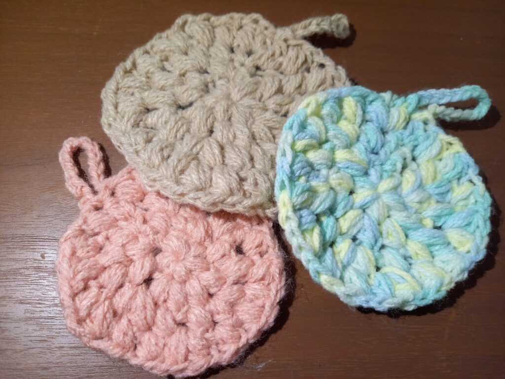 アクリルたわしをつくる | 糸を編む