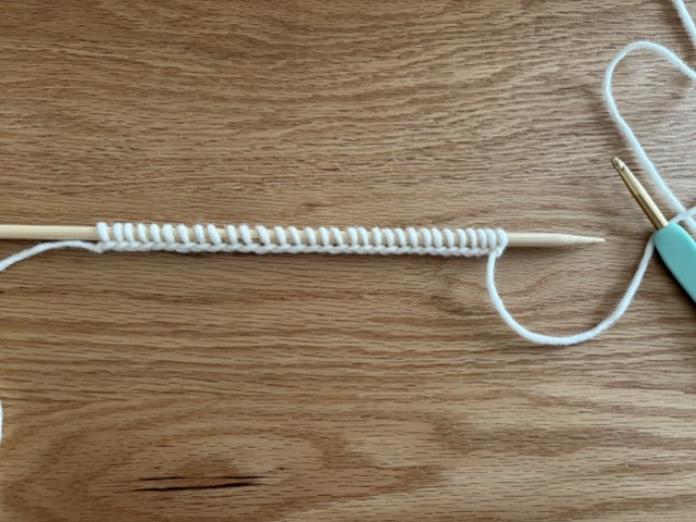 編み出し糸を編み終える