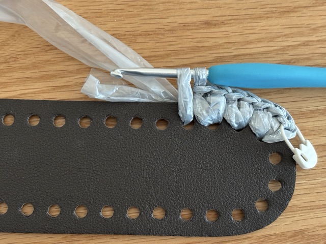 １段目を編み進める