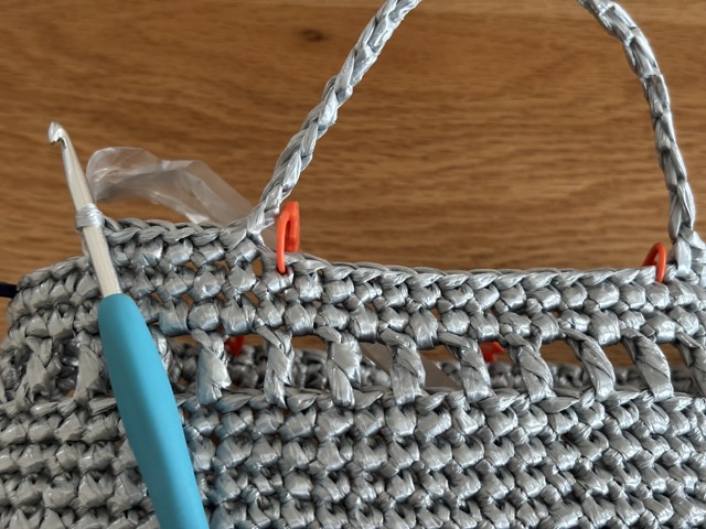 取っ手を編めたところ