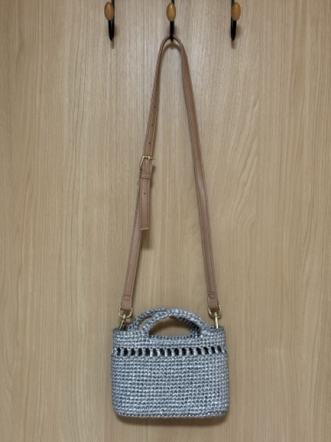 ショルダーストラップをつける